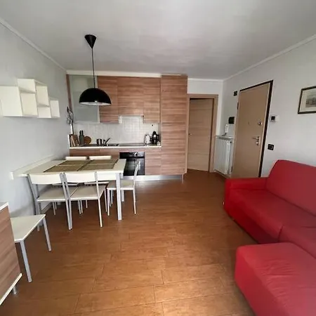 Csendes Es Nyugodt Hely Medencevel. Lägenhet Parzanica