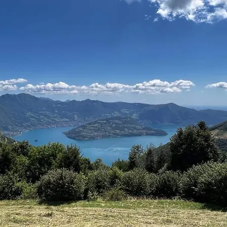 Csendes Es Nyugodt Hely Medencevel. Lägenhet Parzanica